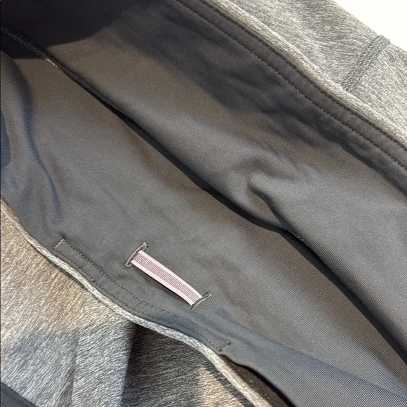 Lululemon Athletica Gray and Black Leggings with Streamlined Fit Size 6 - Picture 8 of 9